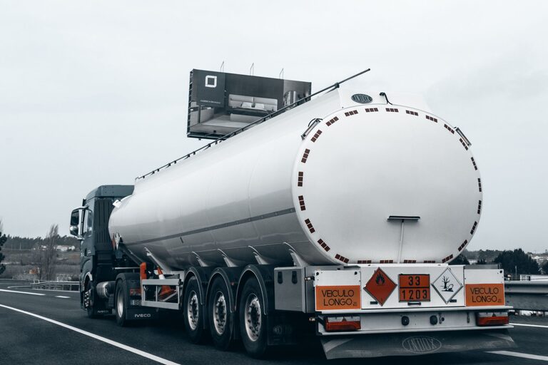 Incoterms w praktyce: odpowiedzialność za dostawę