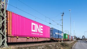 Śledzenie przesyłek w międzynarodowym transporcie towarowym